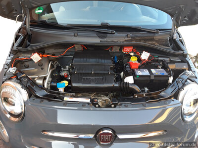 Neuer Fiat 500 Motorraum.jpg