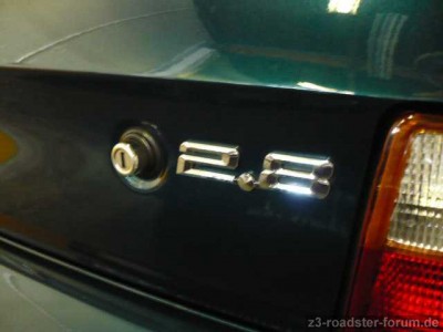 bmw_z3_green_99_emblem.jpg