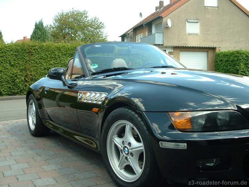 Ältere Dame in schwarz  Bj.97