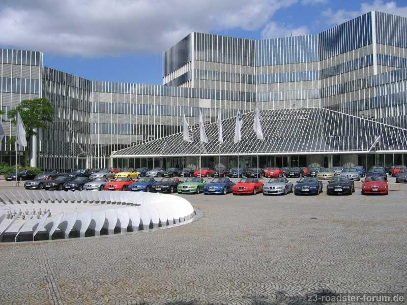 Der BMW Z3 Roadster Club Deutschland e.V. vor dem FIZ in München