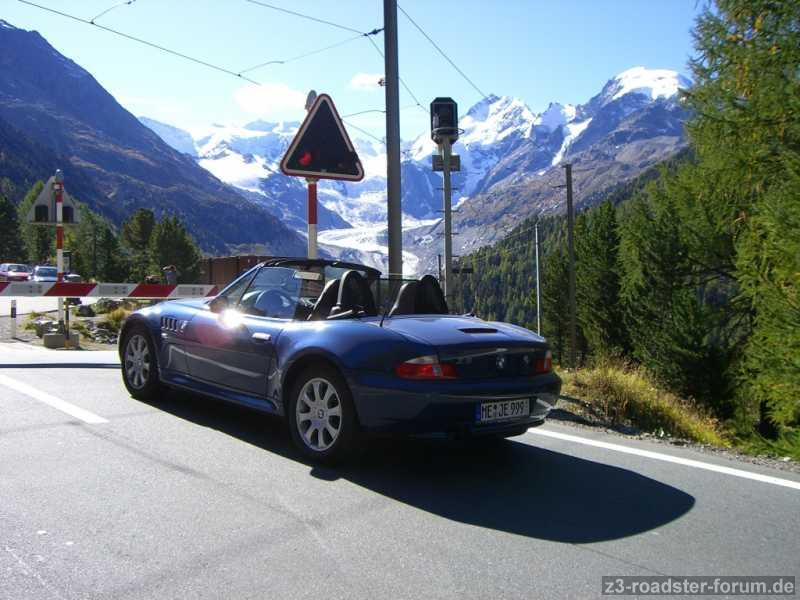 kurz vor dem Pass mit Schneebedeckten Gipfeln