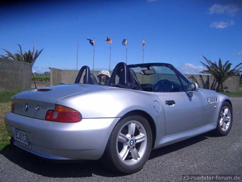 Z3 in front of Elephant Hill Vineyard, Napier, New Zealand