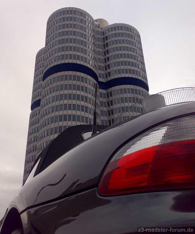 Z3 vor BMW 4-Zylinder in München