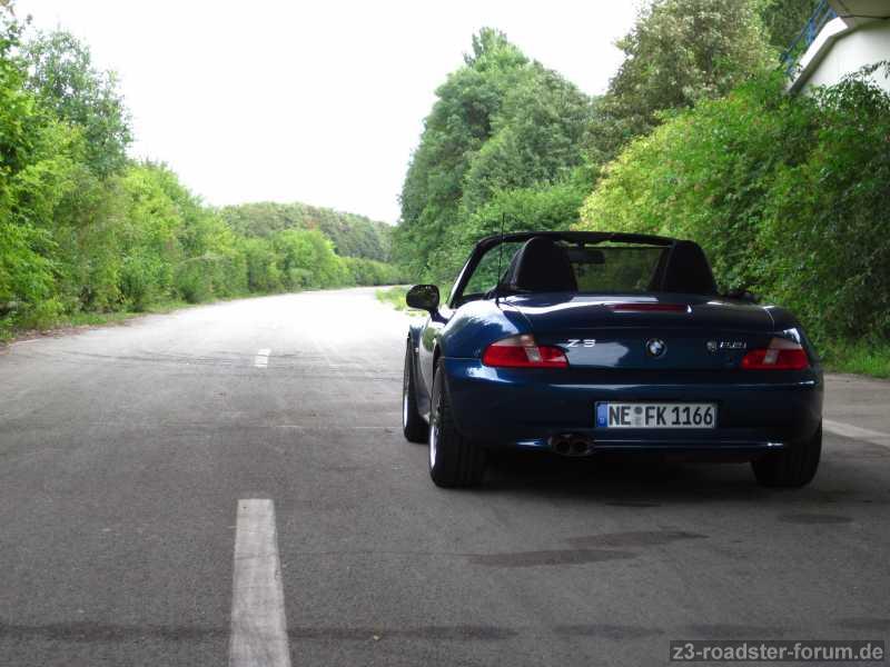 Freie Fahrt auf stillgelegter Autobahn