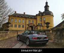 Vor dem Schloss Friedrichstein in Bad Wildungen