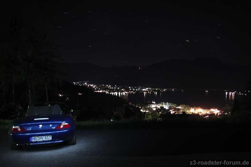 Z3 über dem nächtlichen Tegernsee