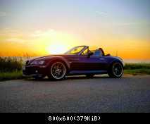 BMW Z3 im Morgenrot um 5 Uhr früh am Fuß des Bayerwaldes