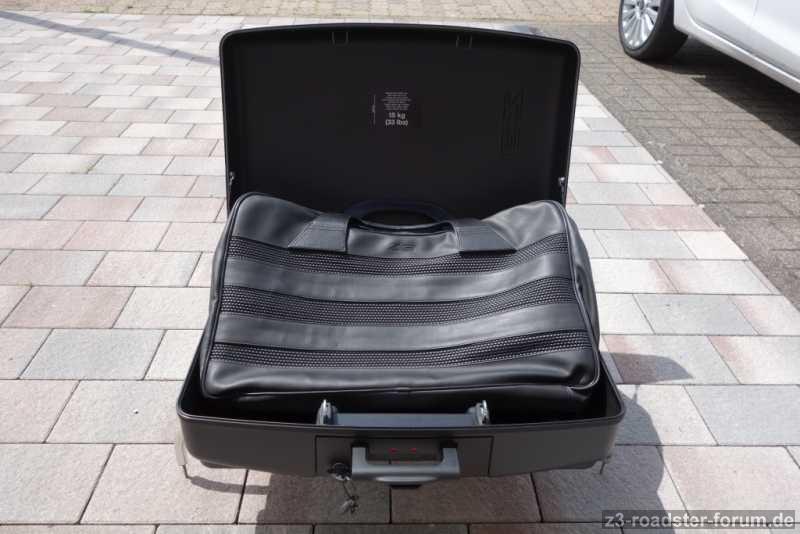 Koffer offen mit Innentasche (Leder)