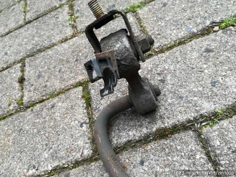 Stabilisator hinten 20 Jahre alt.