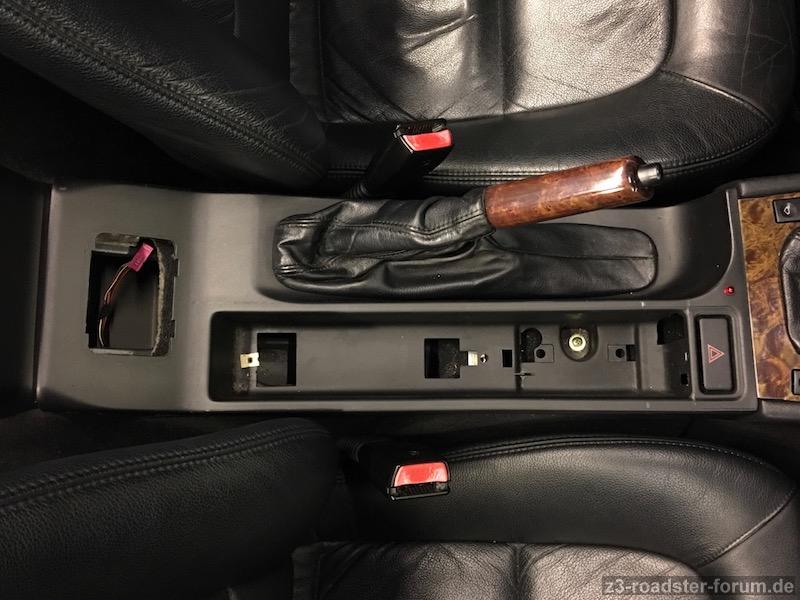 Mittelkonsole ohne montiertem US-Cupholder