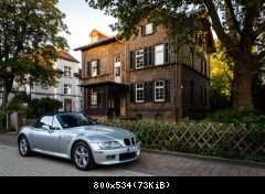 Z3 vor einem Herrenhaus