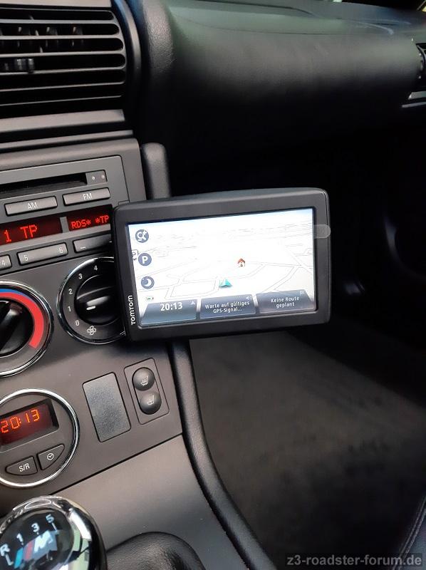 Navikonsole mit TomTom Start 25 niedrige Position