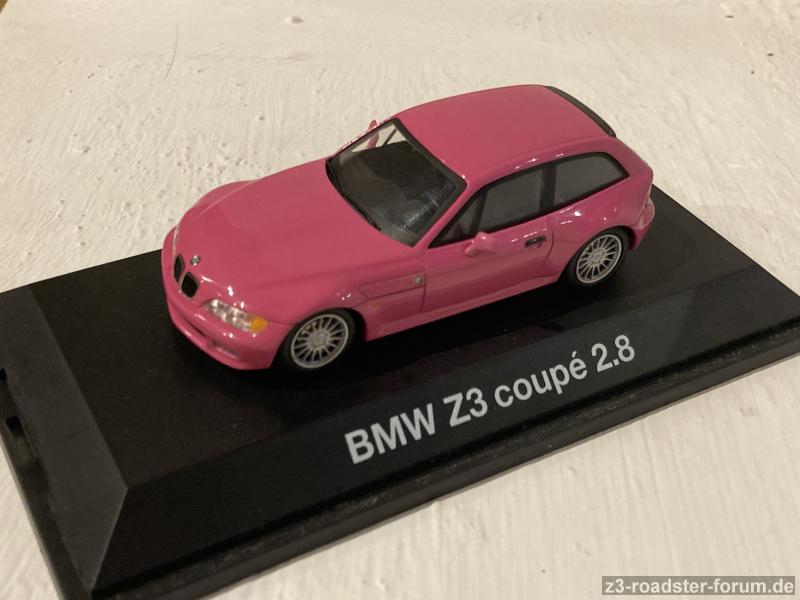 Schuco Turnschuh 1/43 in pink