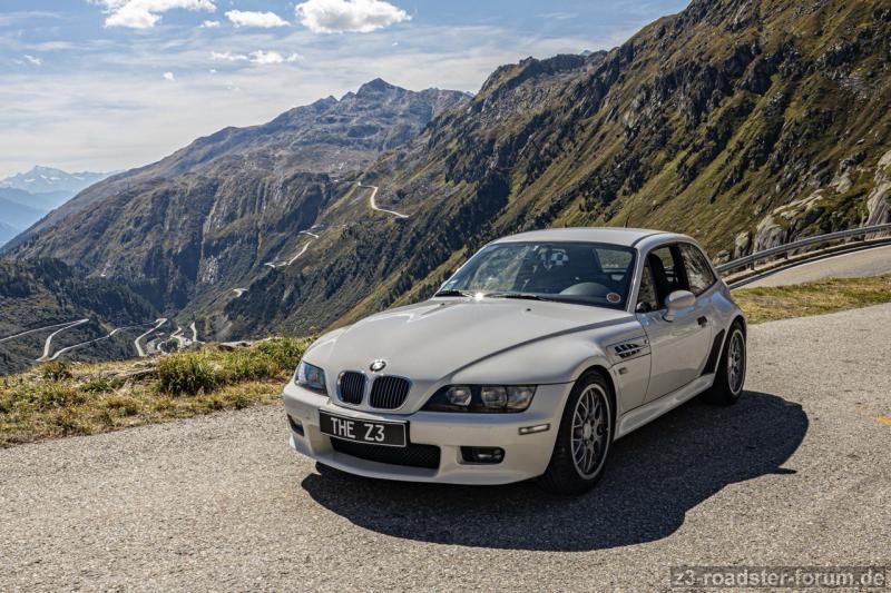Furkapass mit Blick auf Gletsch und Grimselpass