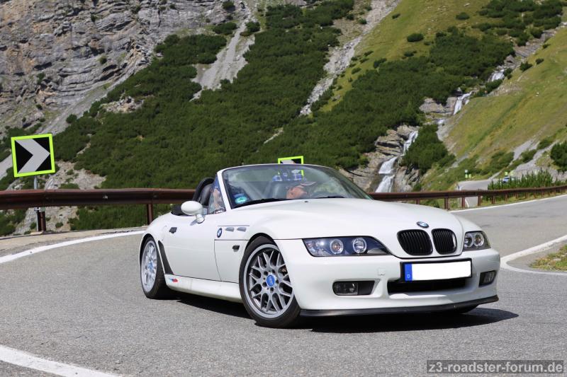 Sheer dynamic Driving Pleasure uphill
