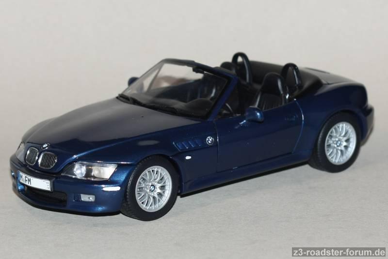 UT 1:18 Topasblau