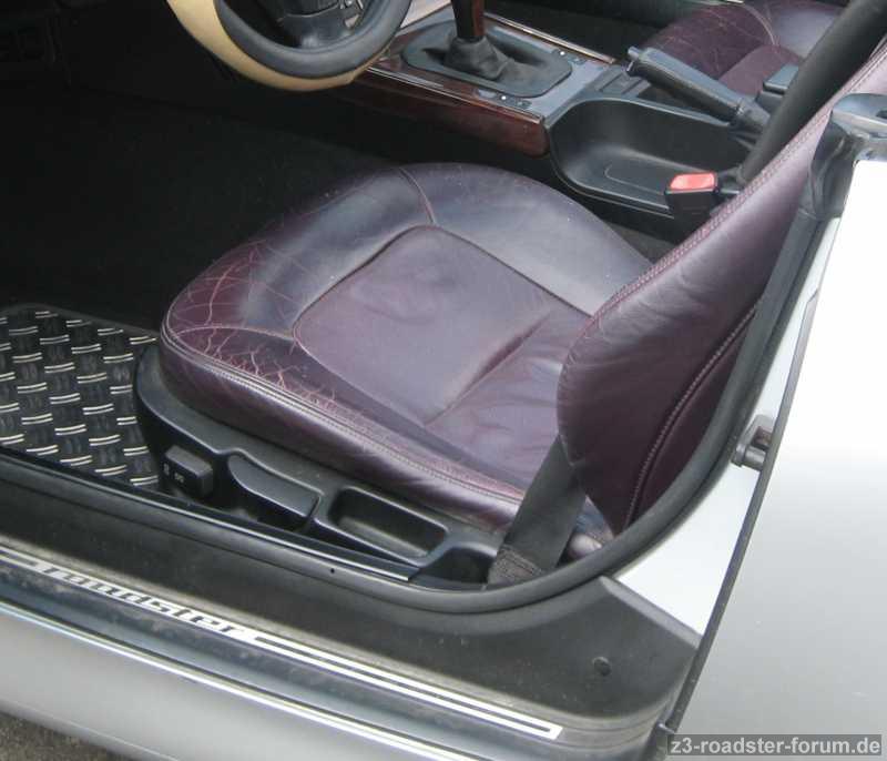 Sitze vor der Lederaufarbeitung