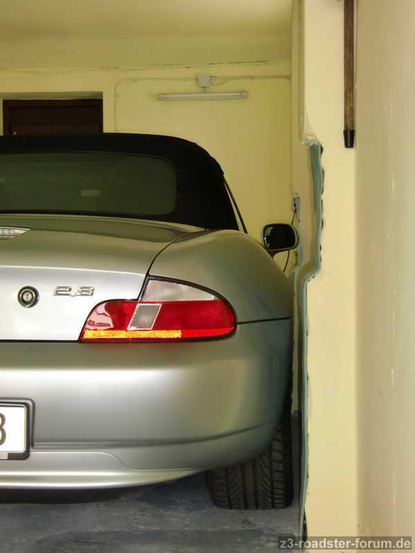 Eng eingeparkt