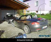 Z3 und Z4 in der Hofeinfahrt