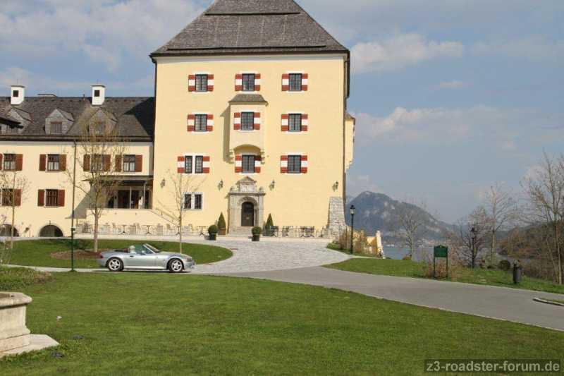Zetti standesgemäß zu Besuch im Schloss Fuschl