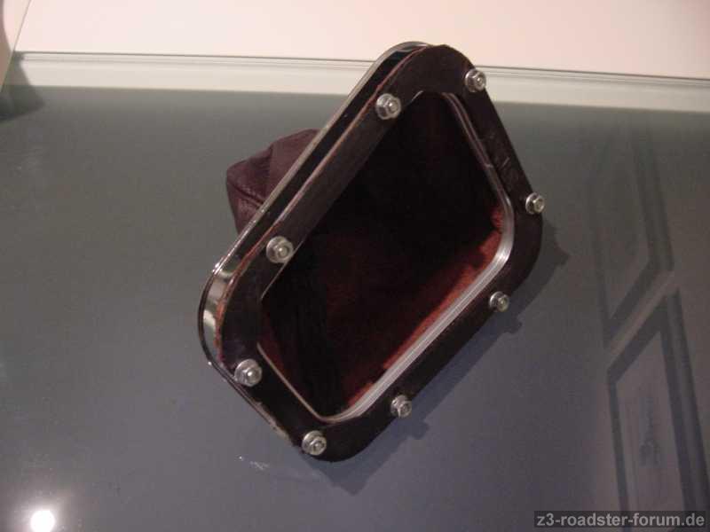 Schaltumrandung ohne Ledermanschette (2)