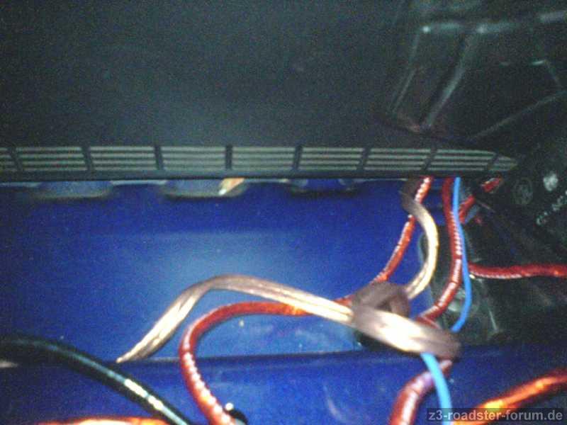 Kabel unter dem Teppich her bis hin zur Muffe