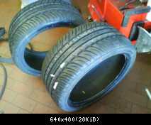 frisches Gummi 255/35x18