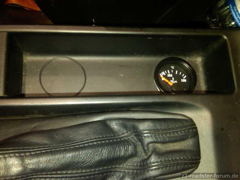 Öltemperaturanzeige siehe http://www.z3-roadster-forum.de/phpBB2/ftopic12263.html