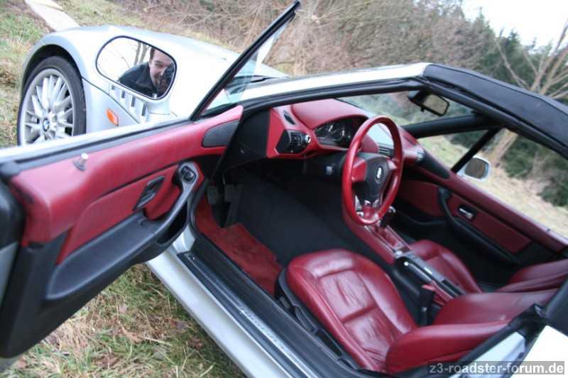 rote Leder-Welt im Cockpit