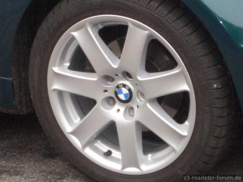 Rial Felge 7,5x17 mit 225/45 Pirelli Snowsport 210