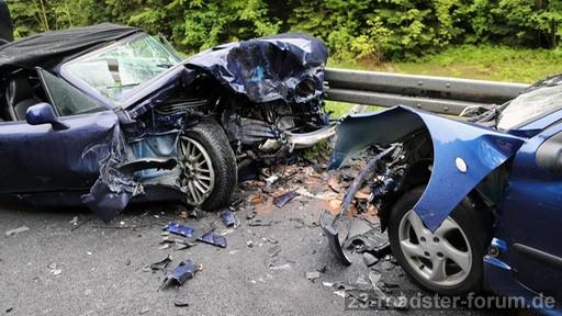 unfall-rechtenbach-frontalzusammenstoss-100~ v-image512 -6a0b0d9618fb94fd9ee05a84a1099a13ec9d3321