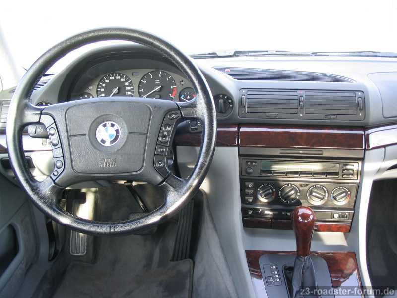 728iA Cockpit