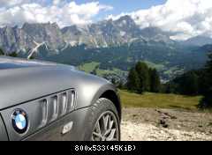 Blick auf Cortina d'Ampezzo aus halber Höhe zum Falzarego-Paß