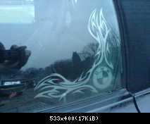 tribal in der scheibe