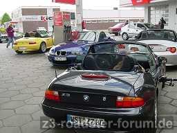 Zetti an der Tanke