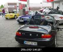 Zetti an der Tanke