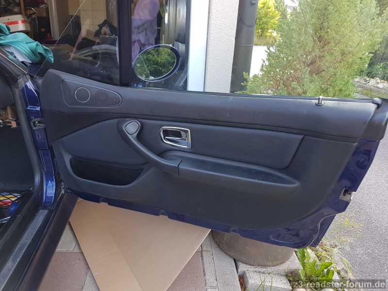 Türverkleidung Echtleder schwarz mit Ablagefach statt Kunstleder blau mit Doorboard