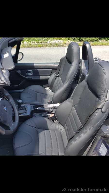 M-Sitze in perforiertem Echtleder schwarz statt Sportsitze in Kunstleder blau